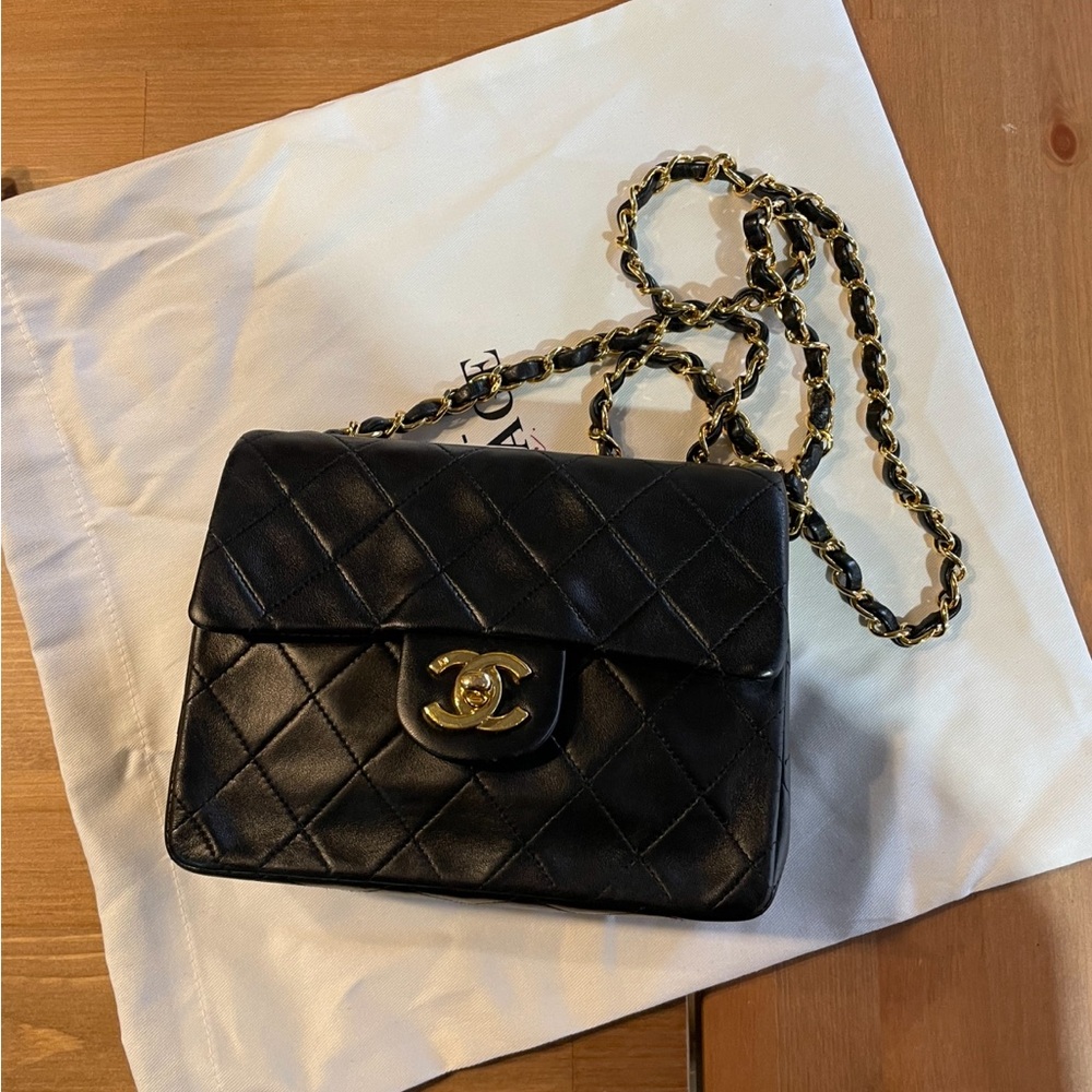Chanel Vintage Classic Flap Mini Square Black Lambskin Bag - Picture 3 of 9